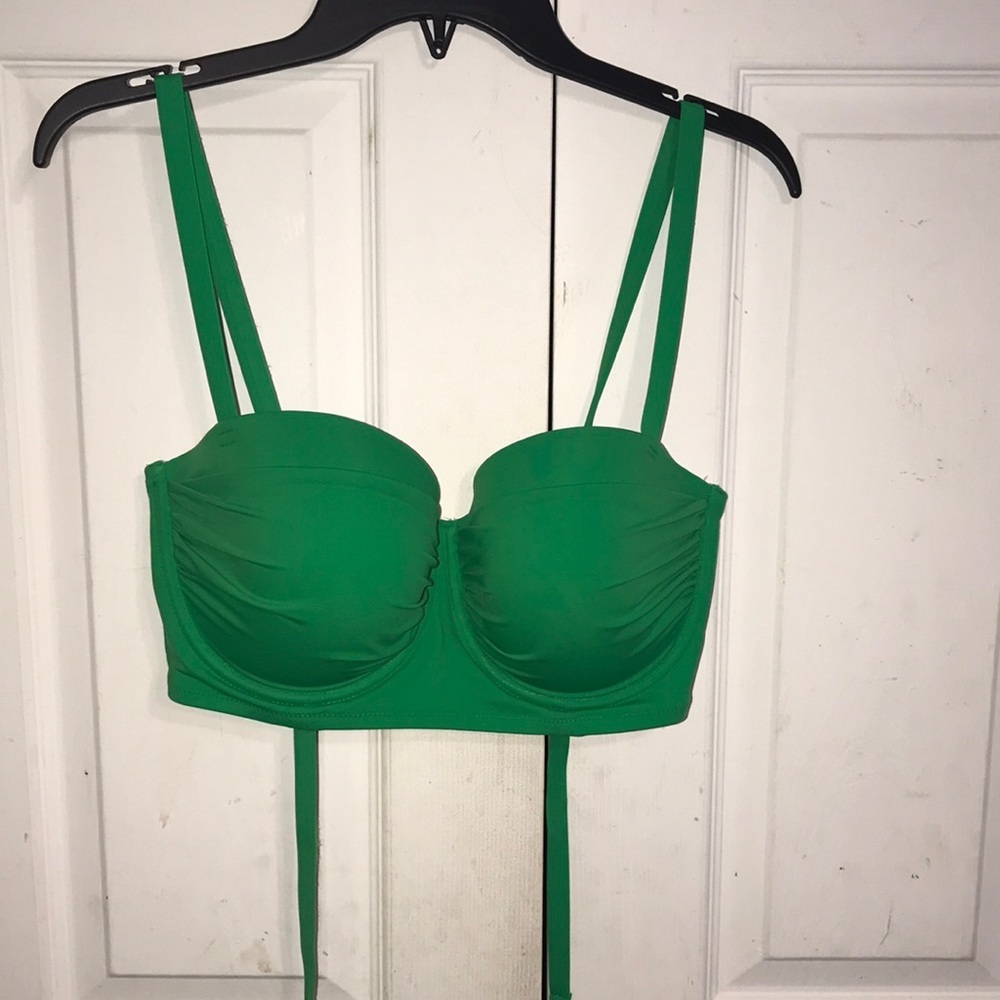 NWOT Women’s Ruched Swimsuit Top